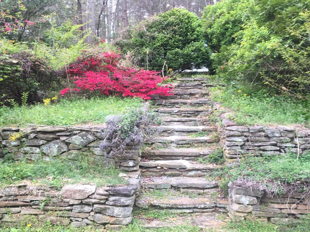 121 Thompson Road Saluda, NC 28773 - Photo 3 of 17 Gallery Image 3