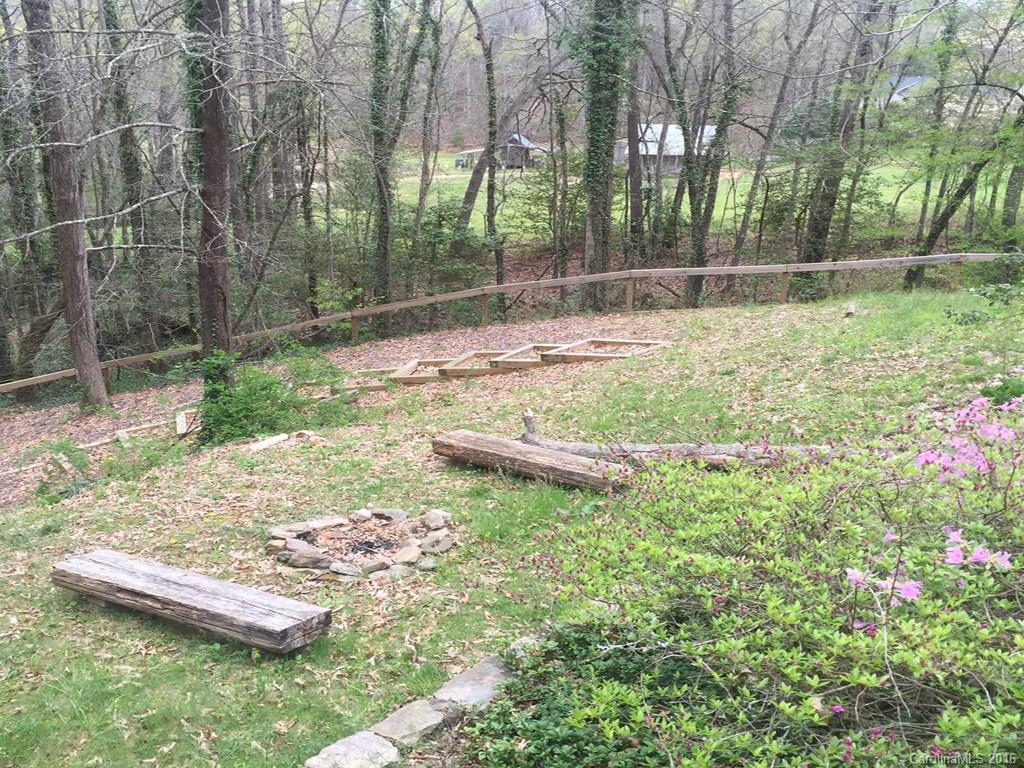 121 Thompson Road Saluda, NC 28773 - Photo 5 of 17 Gallery Image 5