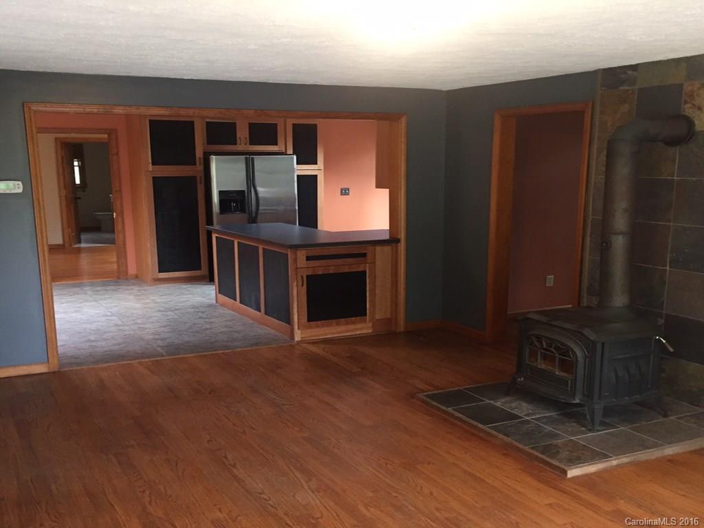121 Thompson Road Saluda, NC 28773 - Photo 6 of 17 Gallery Image 6