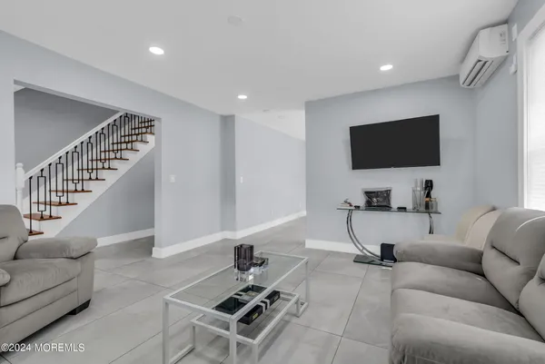 $2,600 | 325 Roosevelt Avenue, Oakhurst, NJ 07755