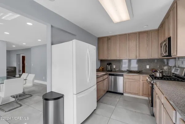 $2,600 | 325 Roosevelt Avenue, Oakhurst, NJ 07755