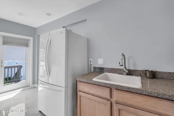 $2,600 | 325 Roosevelt Avenue, Oakhurst, NJ 07755