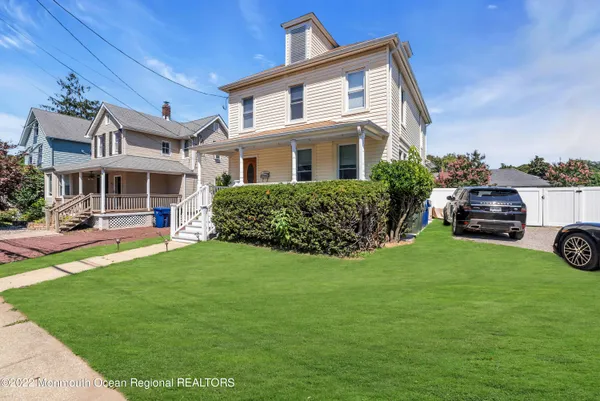 $2,600 | 325 Roosevelt Avenue, Oakhurst, NJ 07755