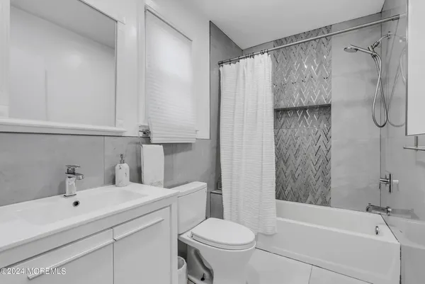 $2,600 | 325 Roosevelt Avenue, Oakhurst, NJ 07755