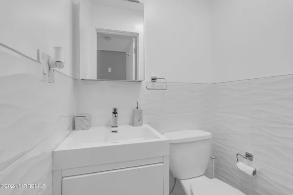 $2,600 | 325 Roosevelt Avenue, Oakhurst, NJ 07755