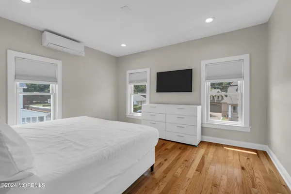 $2,600 | 325 Roosevelt Avenue, Oakhurst, NJ 07755