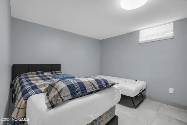 $2,600 | 325 Roosevelt Avenue, Oakhurst, NJ 07755