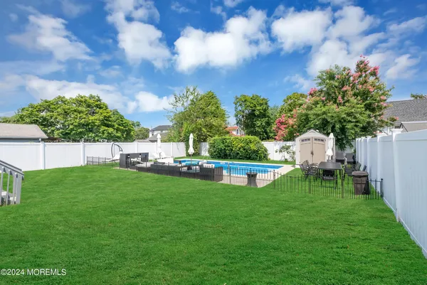 $2,600 | 325 Roosevelt Avenue, Oakhurst, NJ 07755