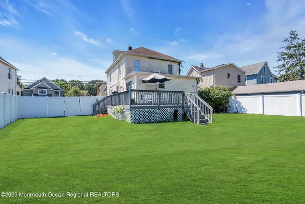 $2,600 | 325 Roosevelt Avenue, Oakhurst, NJ 07755