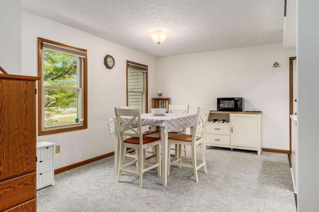 1525 Refugee Road Pickerington, OH 43147 - Photo 10 of 33 Dining Area