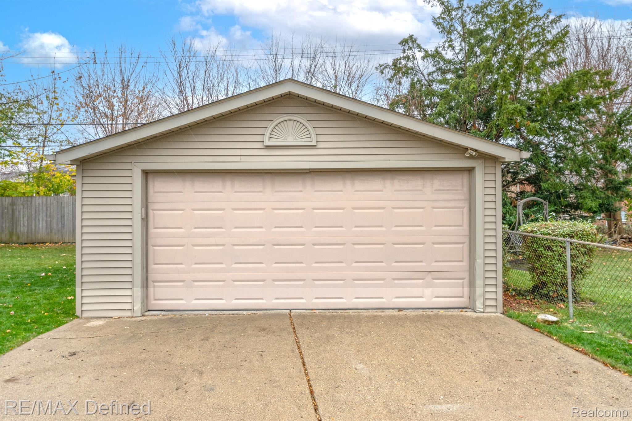 532 Meadow Lane Rochester, MI 48307 - Photo 19 of 22 2 Car Garage