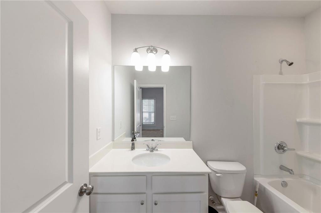 3625 Hawthorne Terrace Atlanta, GA 30337 - Photo 5 of 24