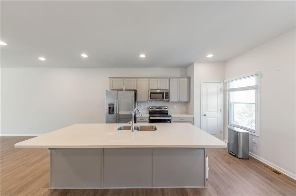 3625 Hawthorne Terrace Atlanta, GA 30337 - Photo 10 of 24