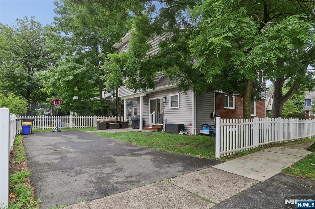 373 Briarcliffe Road Teaneck, NJ 07666 - Photo 24 of 29
