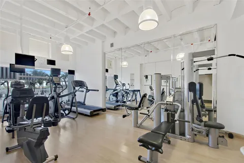 $1,095,000 | 4925 Collins Avenue, Unit 1A, Miami Beach, FL 33140