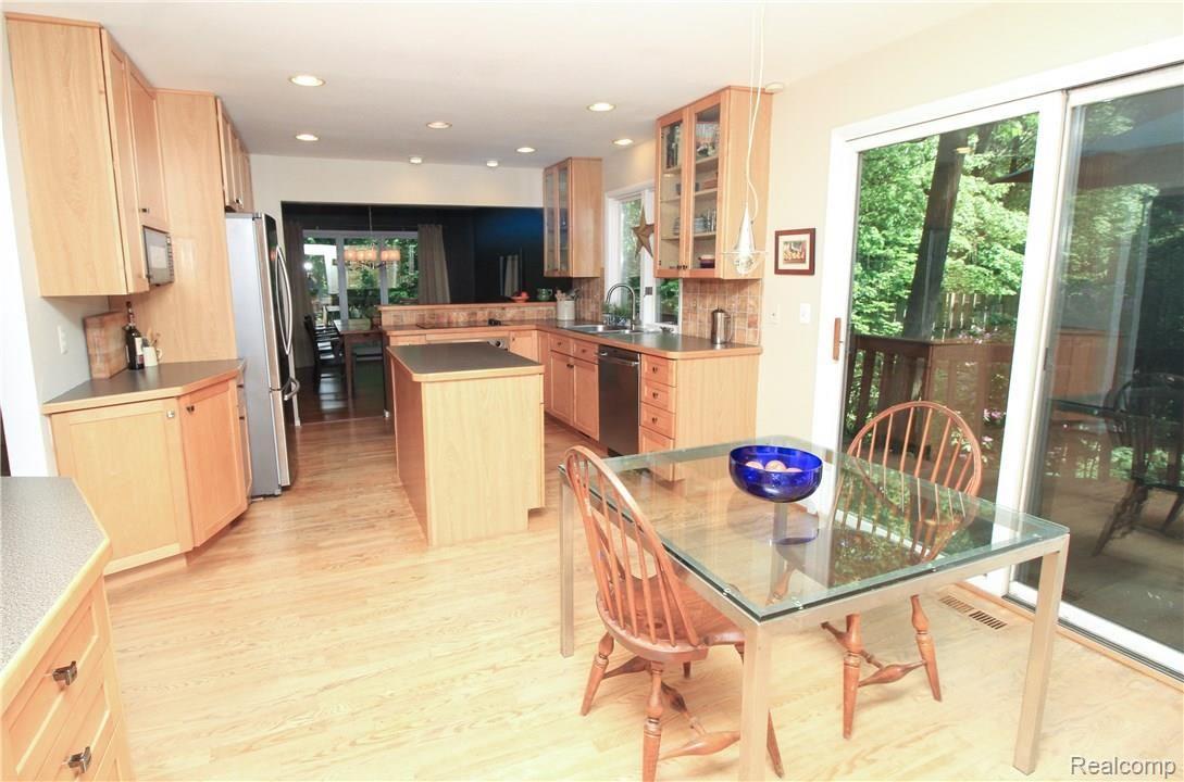 8374 Deerwood Road Clarkston, MI 48348 - Photo 18 of 38 Super Functional Kitchen
