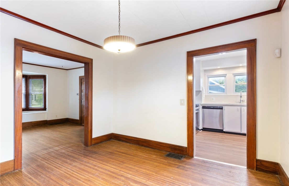 390 Tarrington Road Irondequoit, NY 14609 - Photo 9 of 31