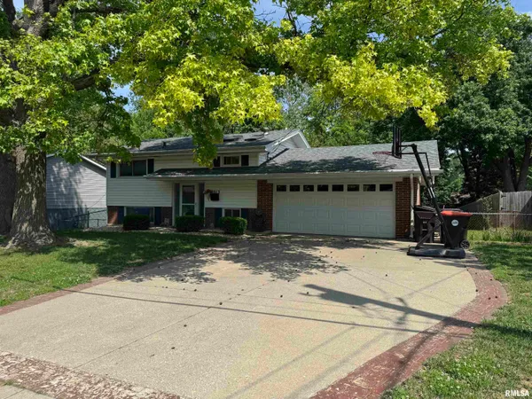 $179,900 | 2813 West Scenic Drive, Peoria, IL 61615