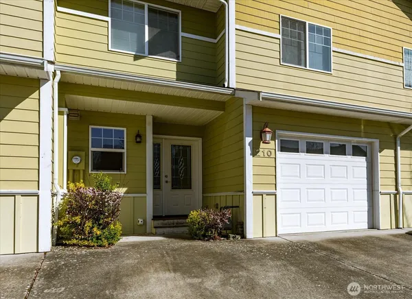 $450,000 | 210 Northeast Melrose Drive, Oak Harbor, WA 98277