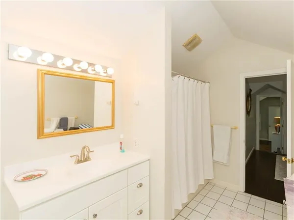 $10,000 | 298 Ocean Road, Narragansett, RI 02882