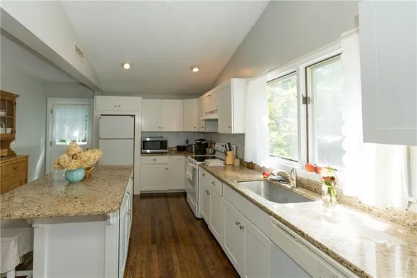 $10,000 | 298 Ocean Road, Narragansett, RI 02882