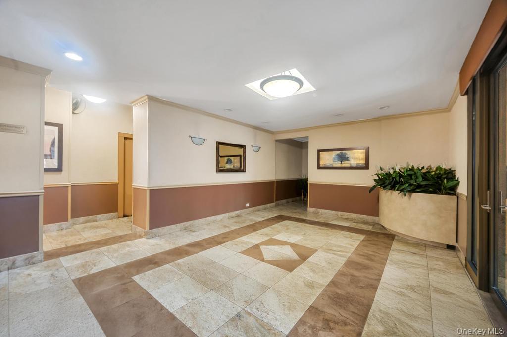 3123 Bailey Avenue, Unit 4A Bronx, NY 10463 - Photo 22 of 27 a view of a living room