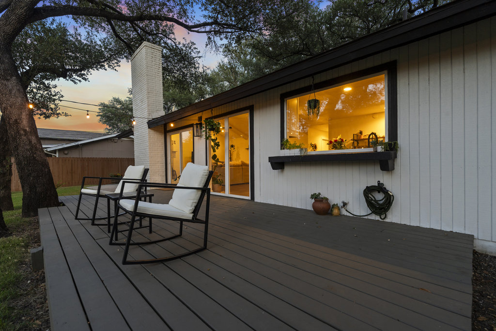 9308 Meadowheath Drive Austin, TX 78729 - Photo 37 of 40 a view of two chairs in the balcony