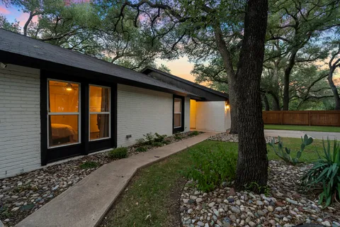 $549,000 | 9308 Meadowheath Drive, Austin, TX 78729