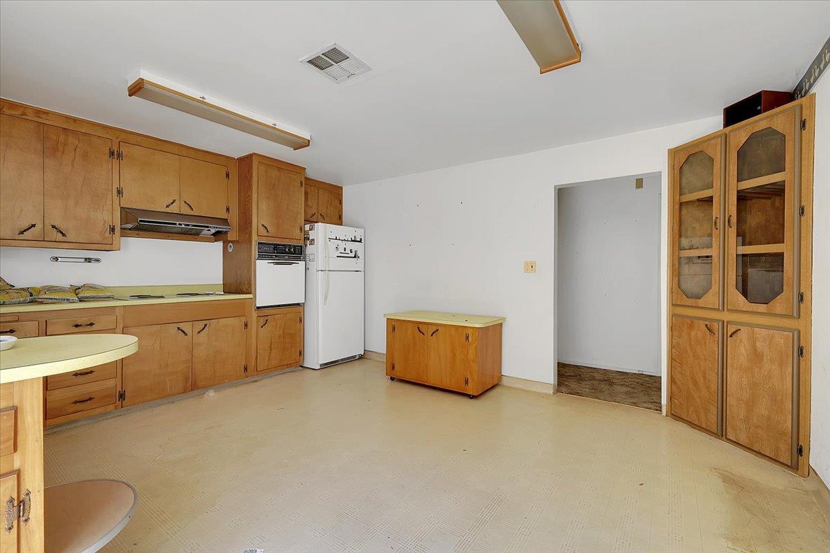 2060 Locust Street Sutter, CA 95982 - Photo 13 of 61 MAIN HOUSE EAT IN KITCHEN