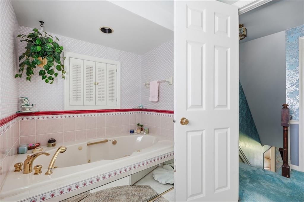204 Shafer Road Coraopolis, PA 15108 - Photo 36 of 49 upstairs full bath