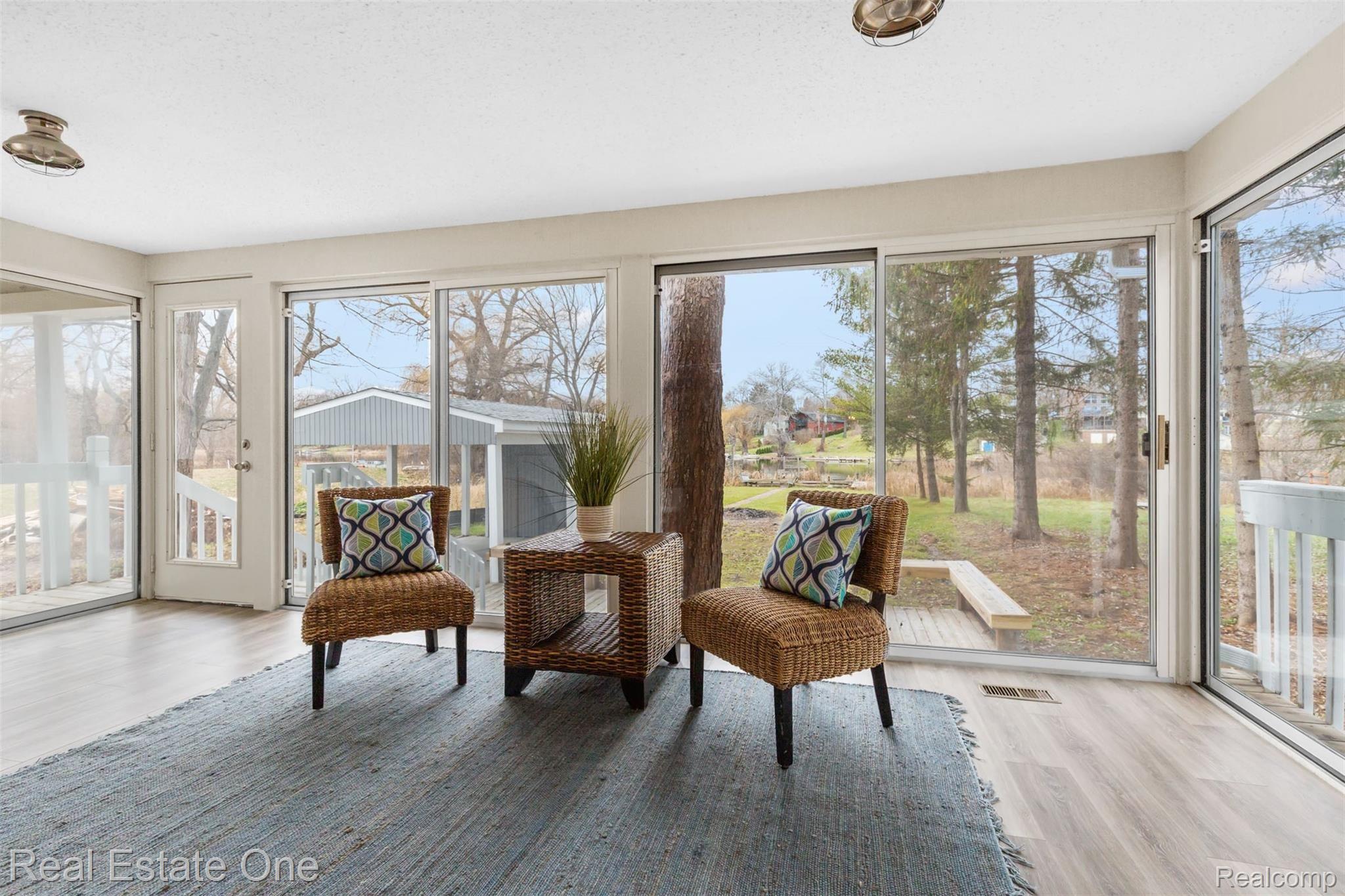 9166 River Valley Road Brighton, MI 48116 - Photo 8 of 25 All season Sun Room