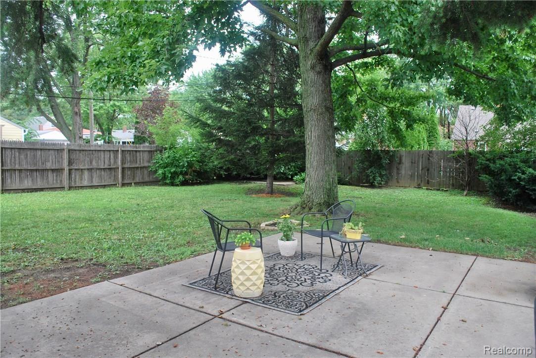1992 Greenfield Road Berkley, MI 48072 - Photo 39 of 40 DSC_0560.jpg