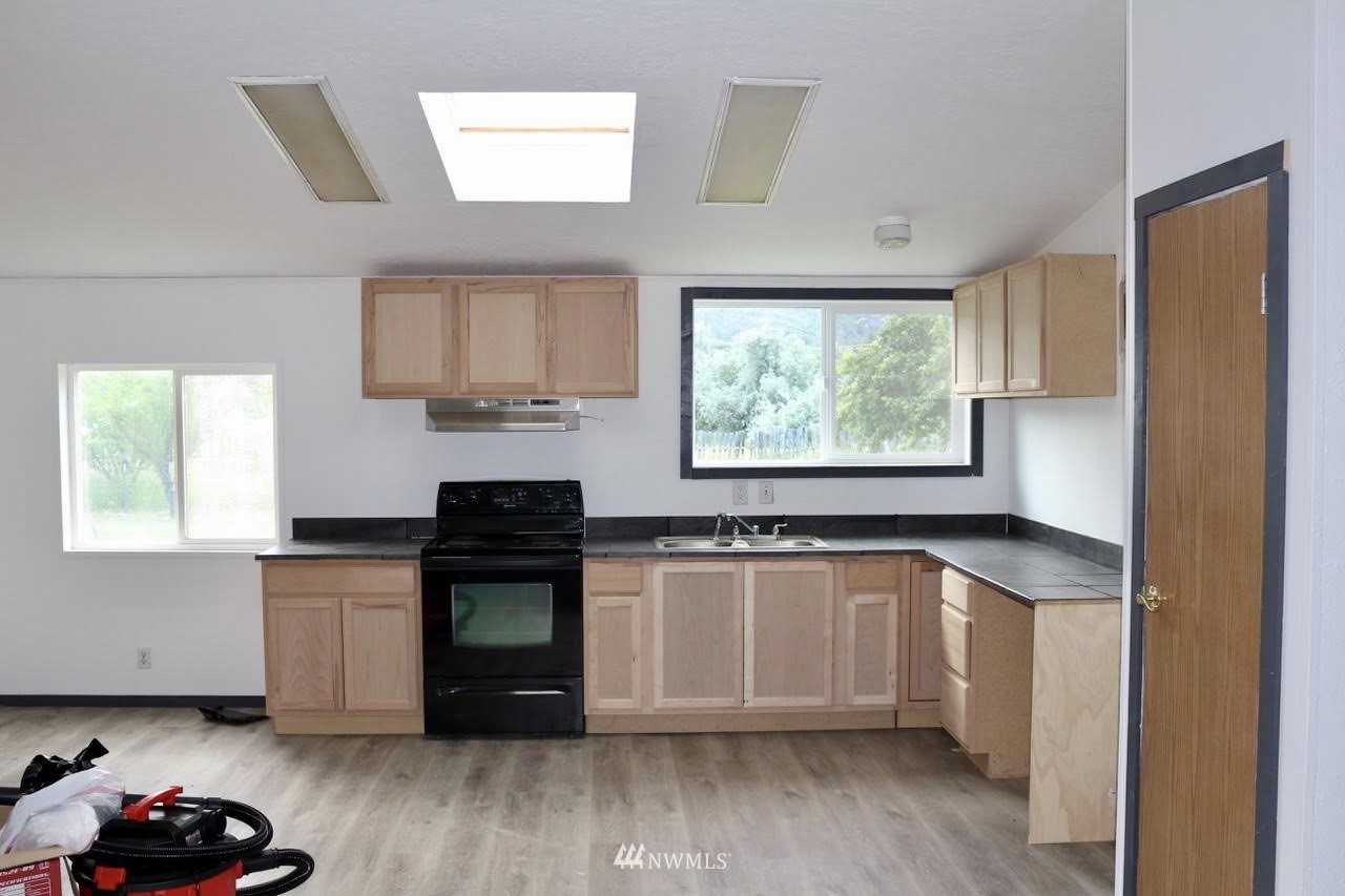 11 Emery Road Oroville, WA 98844 - Photo 4 of 29 Gallery Image 4