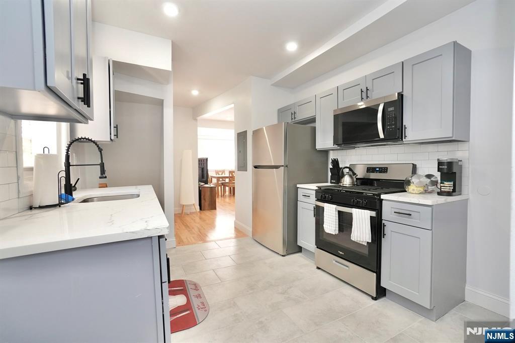 189 Summit Cross Rutherford, NJ 07070 - Photo 5 of 44