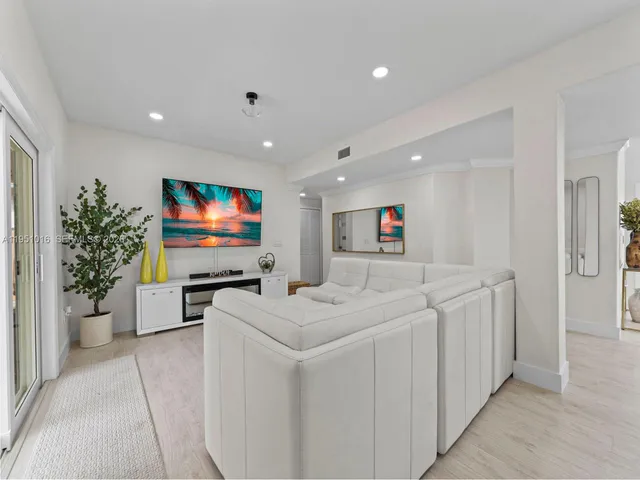 $1,150,000 | 5226 Southwest 160th Avenue, Miami, FL 33185