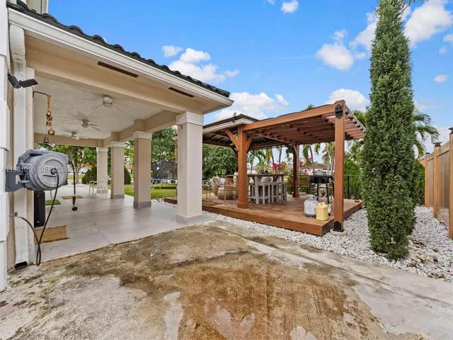 $1,150,000 | 5226 Southwest 160th Avenue, Miami, FL 33185