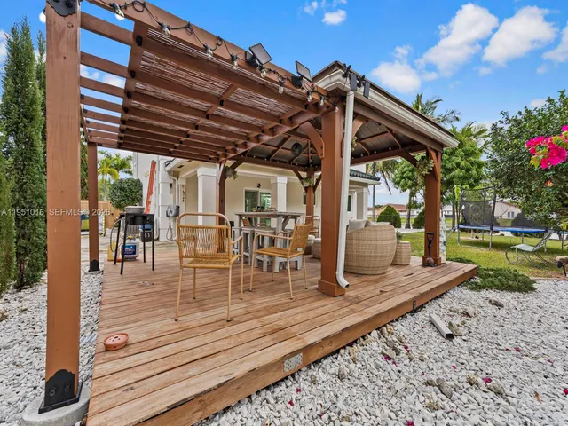 $1,150,000 | 5226 Southwest 160th Avenue, Miami, FL 33185