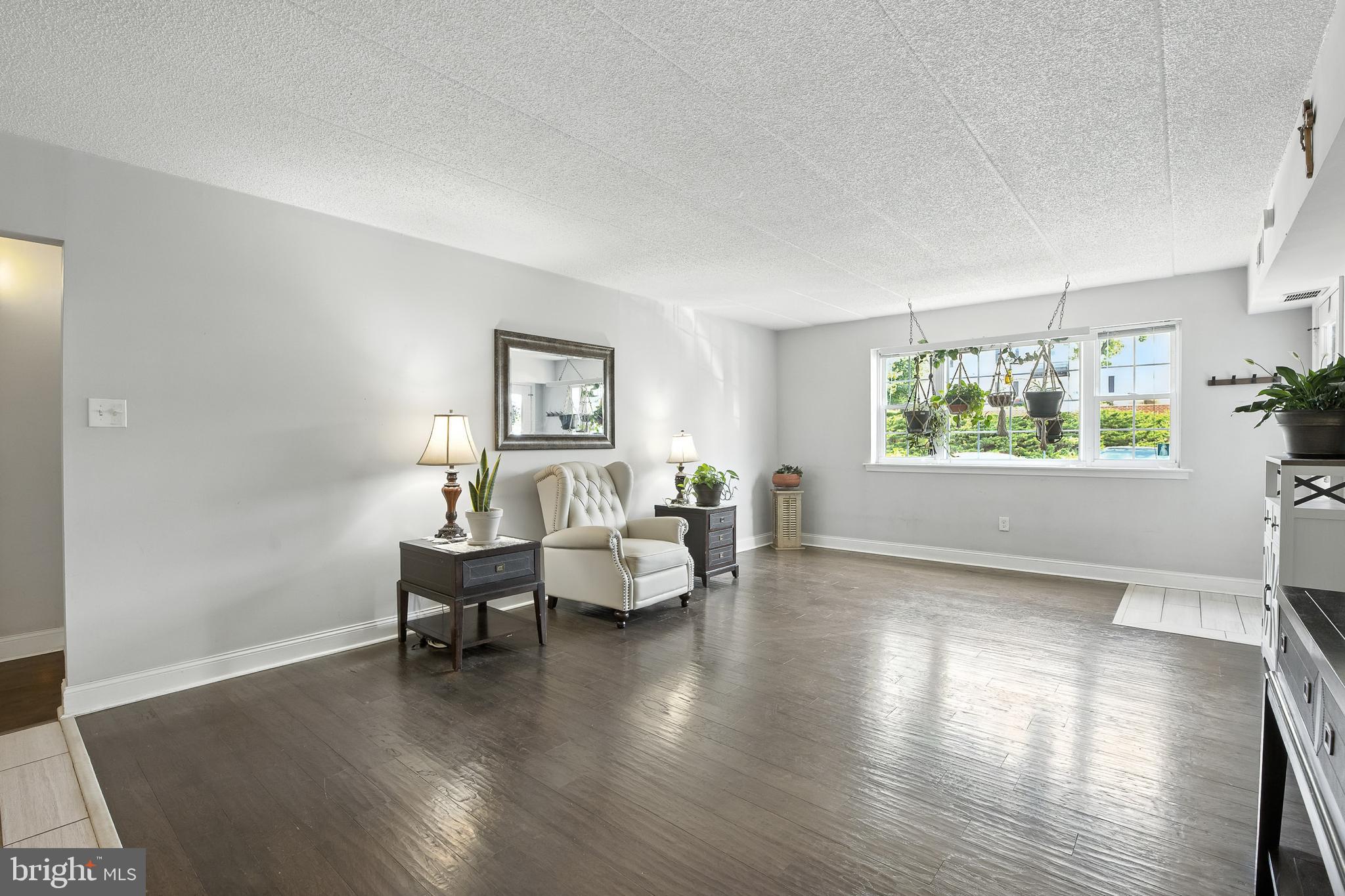 101 Riversedge Drive, Unit CONDO 101 Norristown, PA 19403 - Photo 5 of 23 Gallery Image 5