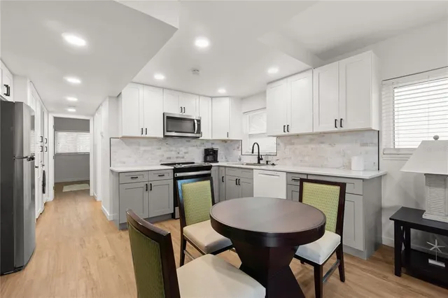 $2,300 | 3675 Gulf Boulevard, Unit 6, St. Pete Beach, FL 33706