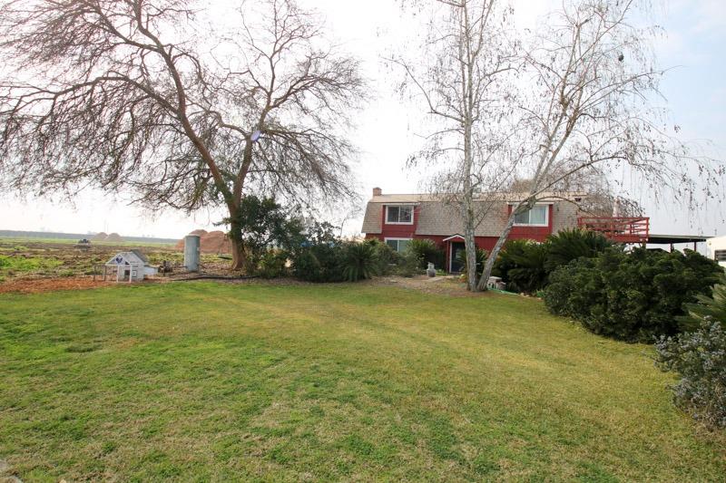 8053 South Rio Avenue Reedley, CA 93654 - Photo 3 of 30 a backyard of a house with lots of green space and fountain
