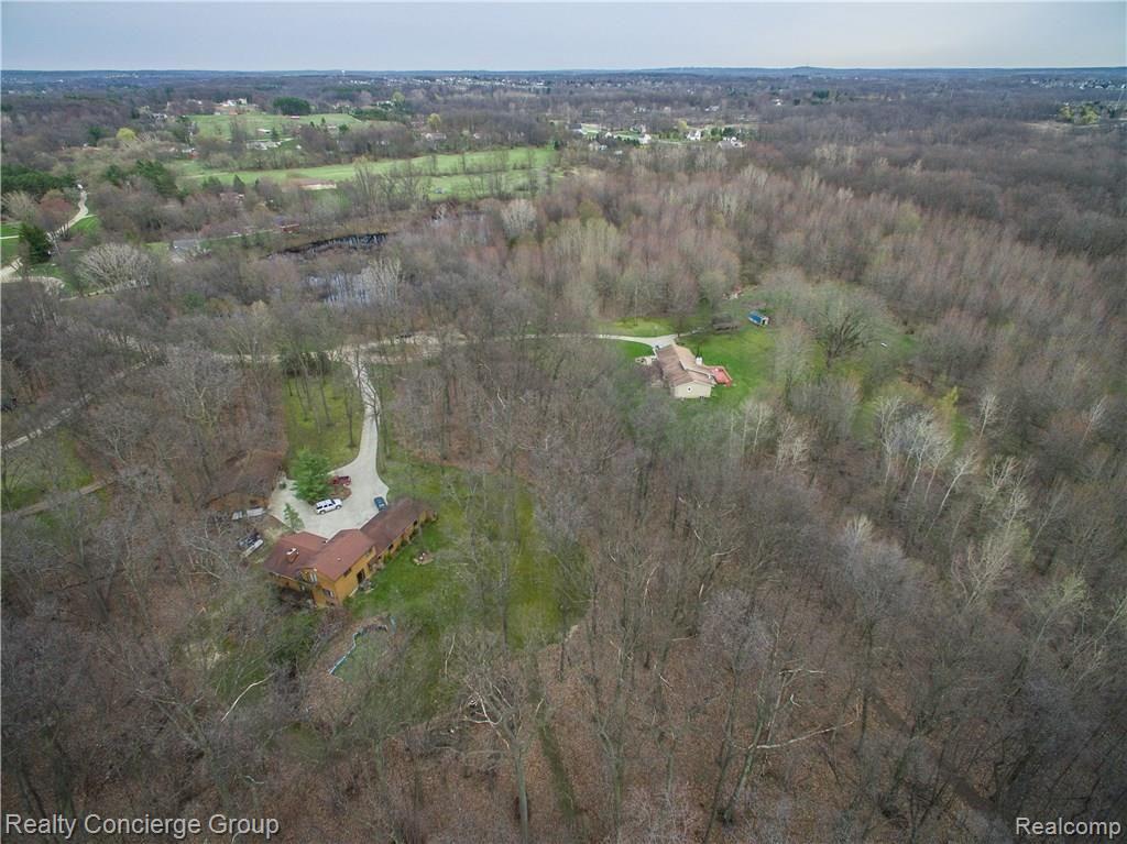 2549 Cinnamon Ridge Road Howell, MI 48855 - Photo 30 of 39 Cinnamon Ridge-39.jpg