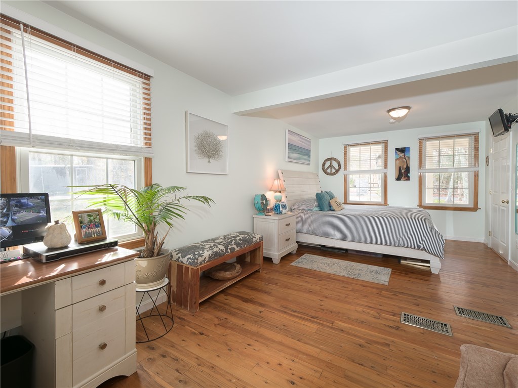 262 Old Rockville Road Hopkinton, RI 02833 - Photo 17 of 40 First level BR