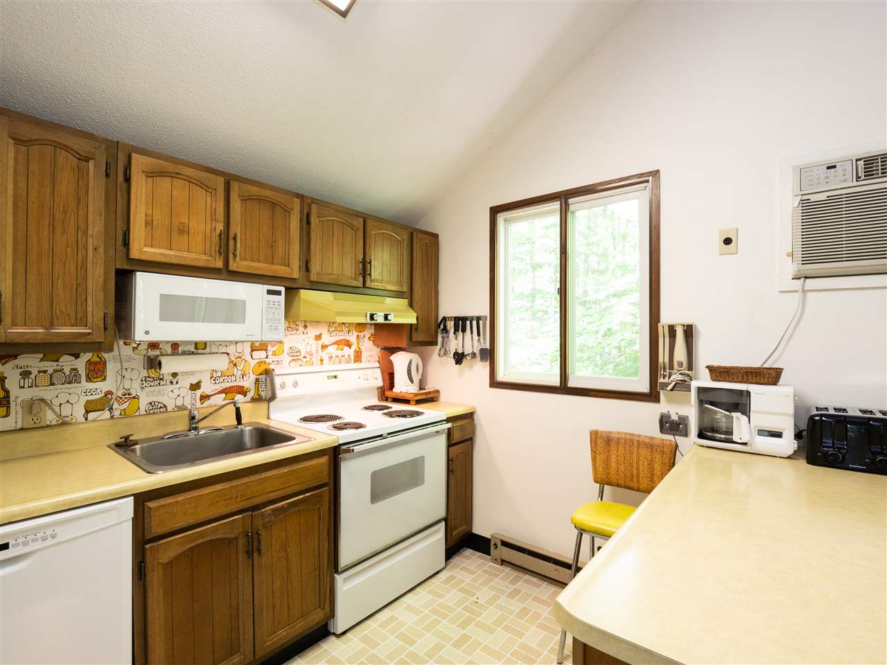 878 Luce Hill Road Stowe, VT 05672 - Photo 6 of 18 Gallery Image 6