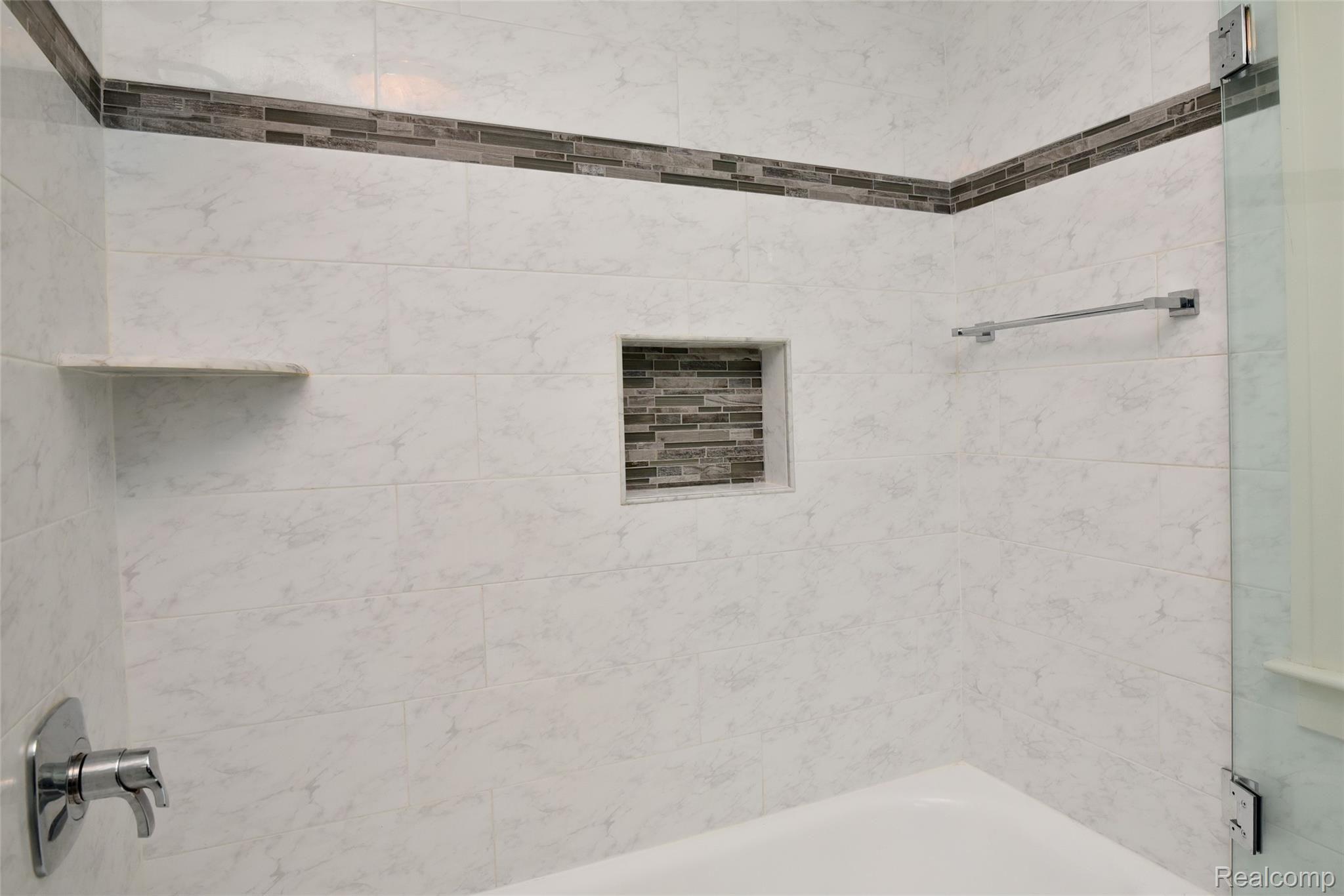 817 Lockwood Road Royal Oak, MI 48067 - Photo 26 of 44 817 Lockwood_26.JPG