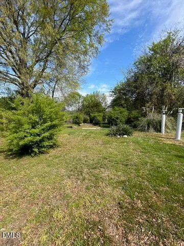 a view of a yard with an trees