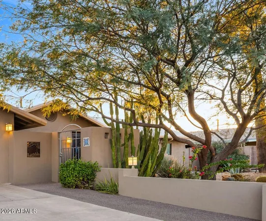 $1,100,000 | 717 East Royal Palm Road, Phoenix, AZ 85020
