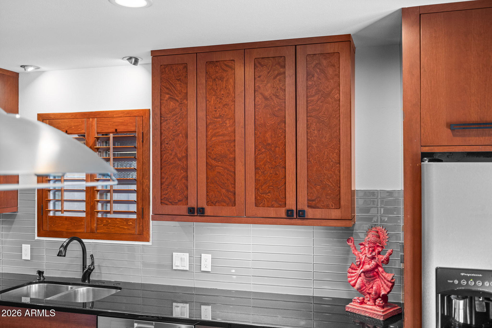 717 East Royal Palm Road Phoenix, AZ 85020 - Photo 12 of 40 Mahogany burl inlays