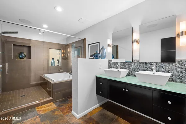 $1,100,000 | 717 East Royal Palm Road, Phoenix, AZ 85020