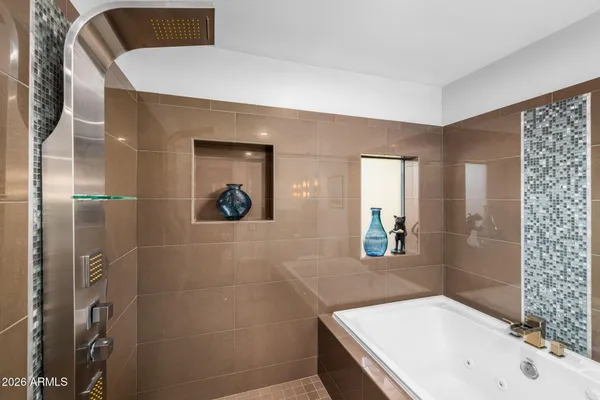 $1,100,000 | 717 East Royal Palm Road, Phoenix, AZ 85020