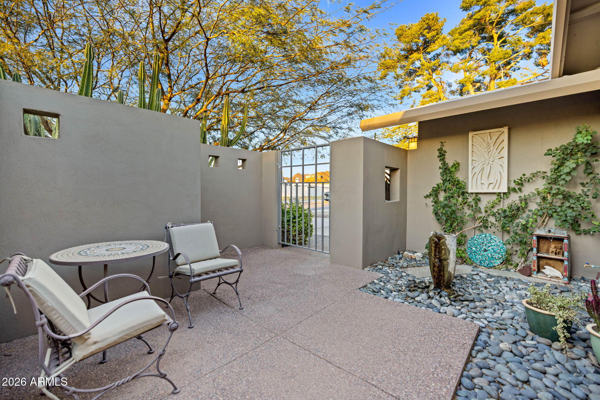 717 East Royal Palm Road Phoenix, AZ 85020 - Photo 2 of 40 Gated courtyard